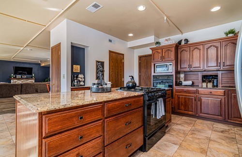 Omaha Casa | Labor Day Open-Reconnect at Ozark Outdoor! Secluded in Nature-Pvt Firepit & Hot Tub-Near Big Cedar