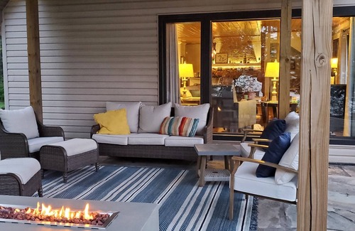 Ashland Casa | Reconnect with family & friends while enjoying panoramic views of Lake Superior