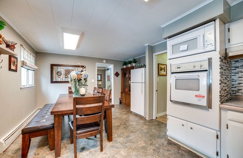 Gray Casa | Rector Home w/ Hot Tub ~ 6 Mi to Ligonier!