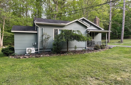Gray Casa | Rector House (Hot Tub, Pet Friendly 🐾)