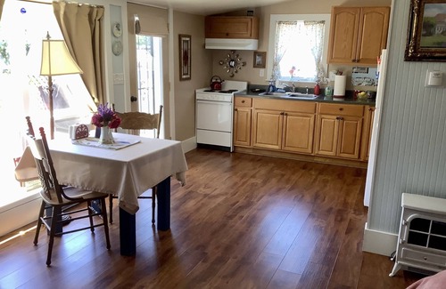 Ferndale Apartamento | Red Barn Cottage, A World Away in Historic Victorian Ferndale
