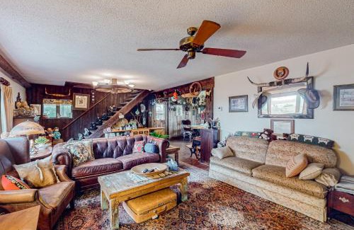 Lowder Casa | Red Barn Retreat
