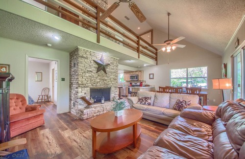New Braunfels Casa | Red Barn Rr9122rb 5 Bedroom Home by RedAwning
