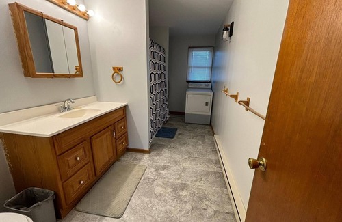Clarks Summit Apartamento | Red Barn Village: Fully Furnished 2 Bed with Bath
