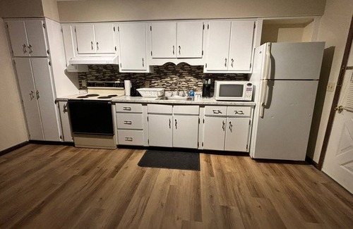 Clarks Summit Apartamento | Red Barn Village: Two Beds Furnished Apartment