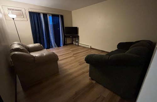 Clarks Summit Apartamento | Red Barn Village: Two Beds Furnished Apartment
