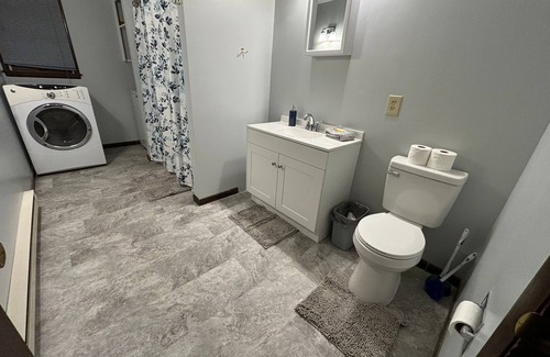 Clarks Summit Apartamento | Red Barn Village: Two Beds Furnished Apartment