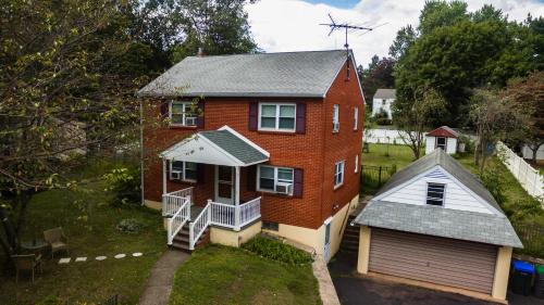 Chalfont Casa | Red brick house