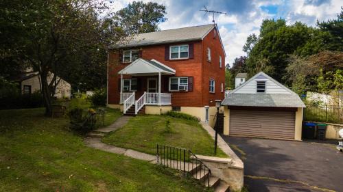 Chalfont Casa | Red brick house