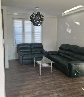 Zeltweg Casa | Red Bull Ring Private Room with Garden and Kitchen