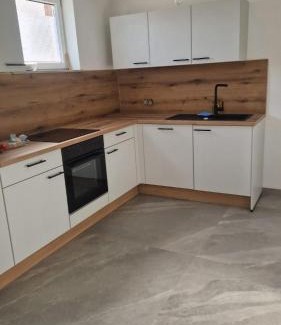 Zeltweg Casa | Red Bull Ring Private Room with Garden and Kitchen