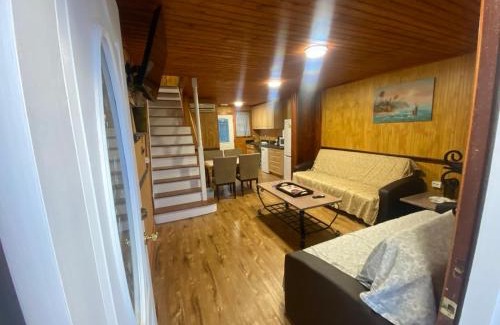 Ulcinj Casa | Red cabin