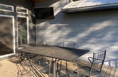 Lake Ozark Cabina | Red Cabin Sleep 16 Bachelor/Bachelorette Parties Welcome!