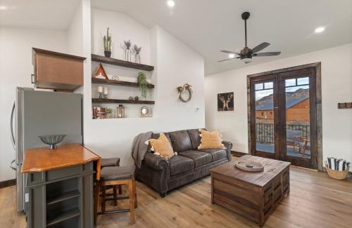 Orderville Casa | Red Canyon Casita-Brand New, Views, Hot Tub, Near Zion & Bryce