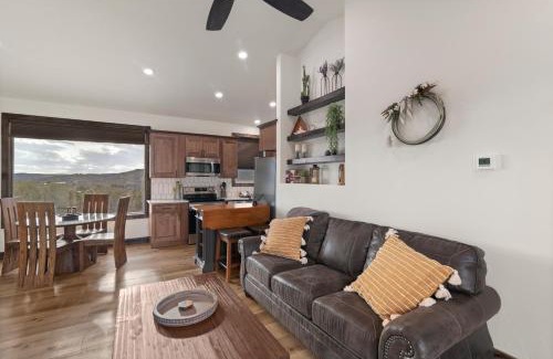 Orderville Casa | Red Canyon Casita-Brand New, Views, Hot Tub, Near Zion & Bryce
