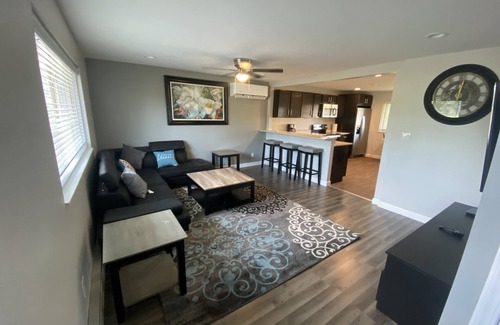 Madison Casa | Red comfy cottage