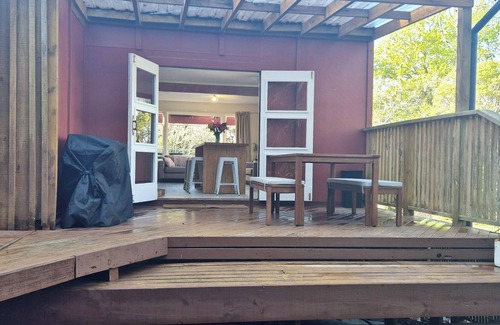 Raglan Cabaña | RED COTTAGE