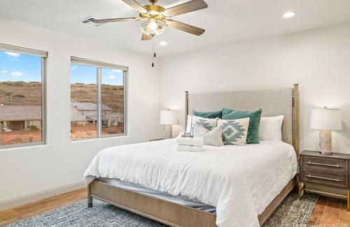 Sienna Hills Casa | Red Desert! Brand New! 5 bedroom! Private Hot Tub! Dog Friendly!