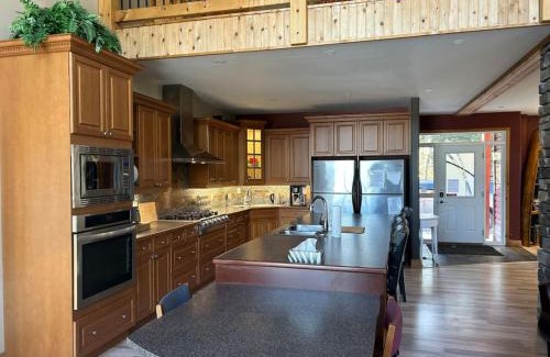 Kearney Casa | Red Devil Six Bedroom Cottage Private Beach