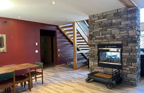 Kearney Casa | Red Devil Six Bedroom Cottage Private Beach