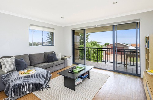 Ledge Point Casa | Red door at Ledge- Prime Location