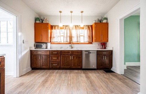 Indianapolis Casa | Red Door Cottage of Broad Ripple: Great Location!