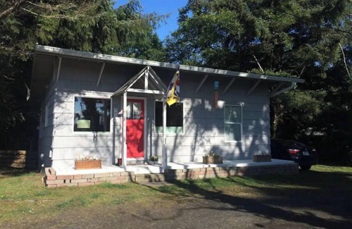 Seal Rock Cabaña | RED DOOR COTTAGE