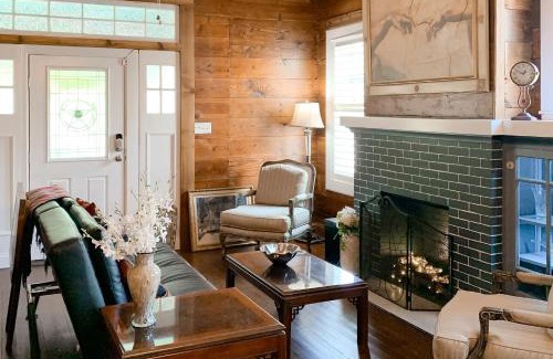 Waco Casa | Red Door Cottage