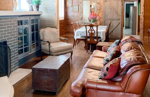 Waco Casa | Red Door Cottage