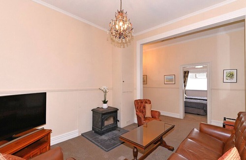 Nelson Cabaña | Red Door Retreat - Nelson Holiday Home