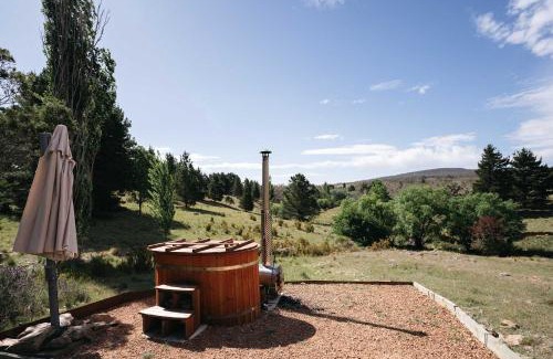 Bungendore Casa | Red Gum at Aranya Acres by Tiny Away