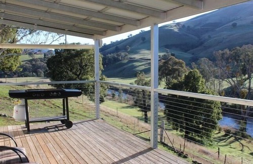 Little River Cabaña | Goma roja Pet Friendly Cottage
