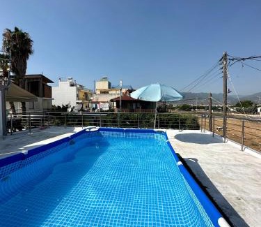 Akovitika Apartamento | Red Harmony by the sea Pool and balcony