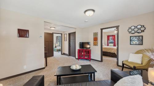 Lake City Casa | Red Hibiscus House - 3 Blocks from Lake Pepin