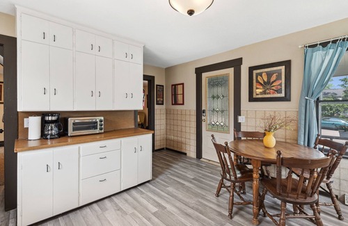 Lake City Casa | Red Hibiscus House - 3 Blocks from Lake Pepin