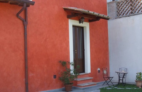 Castel Cellesi Villa | Red House / Casa Rossa - Cerca de Civita Di Bagnoregio