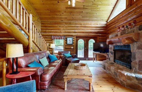 Sylva Casa | Red Lantern Lodge