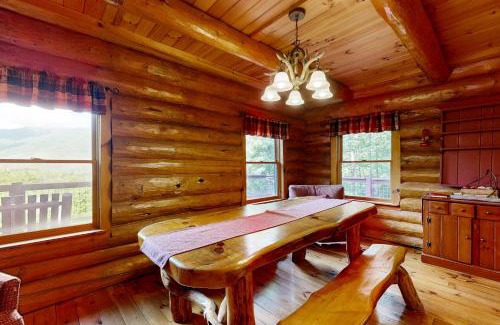 Sylva Casa | Red Lantern Lodge