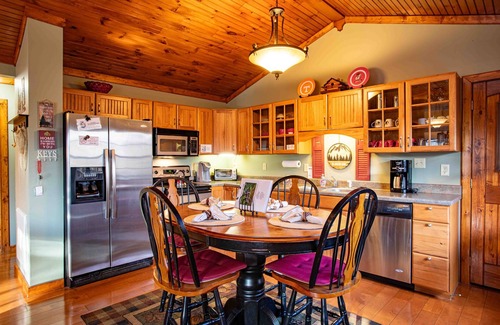 Sevierville Cabina | Red Leaf Lodge. Tu hogar lejos del hogar en Smokies