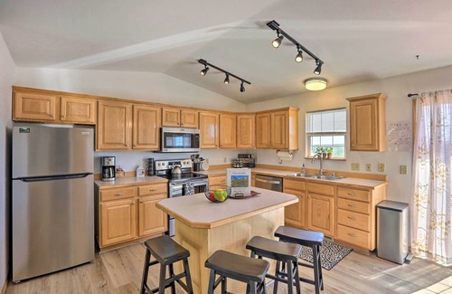 Red Lodge Casa | Red Lodge Townhome w/ Hot Tub & Mountain Views!