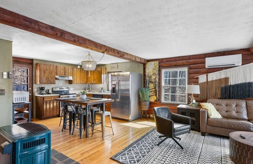 Waynesville Cabina | Red Maple Retreat - entire property