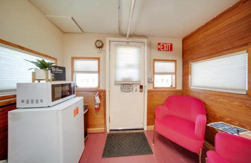 Adrian Furnace Apartamento | Red NY Central, Converted Railcar in DuBois!