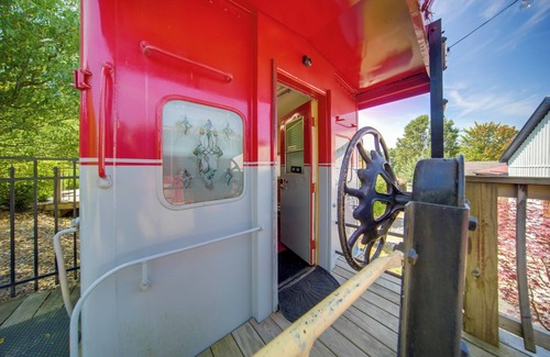 Adrian Furnace Apartamento | 'Red NY Central,' Converted Railcar in DuBois!