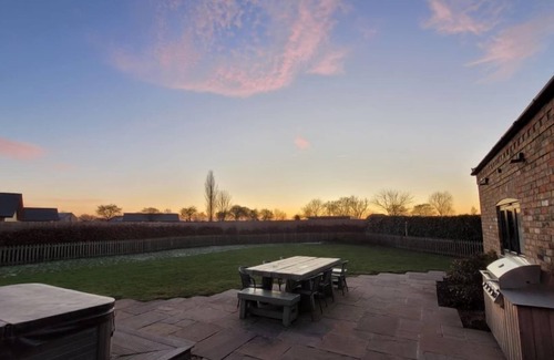 Dunholme Casa | Red Oak Barn: conversión de granero de lujo en un camino rural cerca de la vibrante ciudad de Lincoln