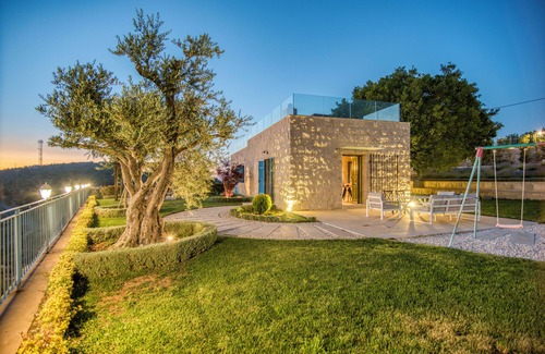Kfardebian Apartamento | Red Oak House With Garden & Terrace in Assia, Batroun