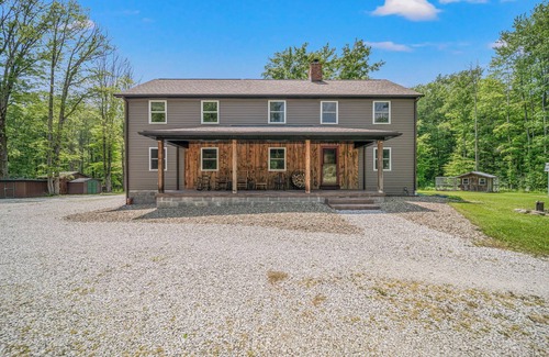 Rock Creek Casa | Red Oak Retreat in Geneva Ohio, secluded yet close to the attractions!