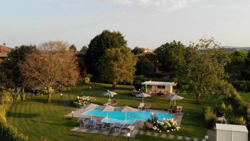 Maranello Cama Y Desayuno | RED ONE