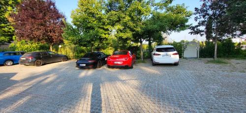 Maranello Cama Y Desayuno | RED ONE