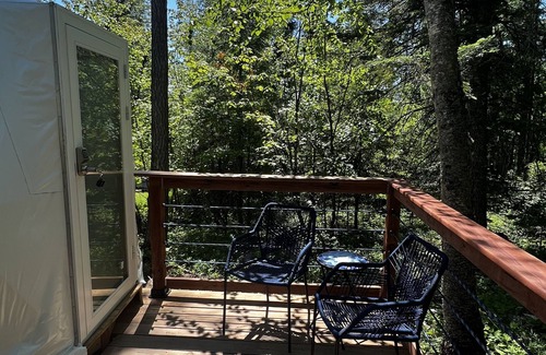 Bigfork Cabina | Red Owl Retreat: The Peaks Geodesic Dome