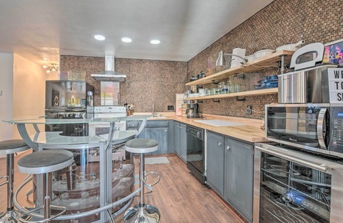 Red River Condominio | Red River Condo on Main Street w/ Mtn View!